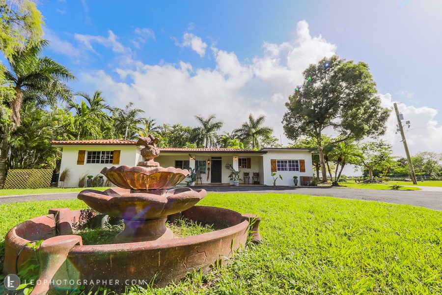 The 1953 Oldie Farmhouse at Cinco Farm, a historic Miami farm wedding venue