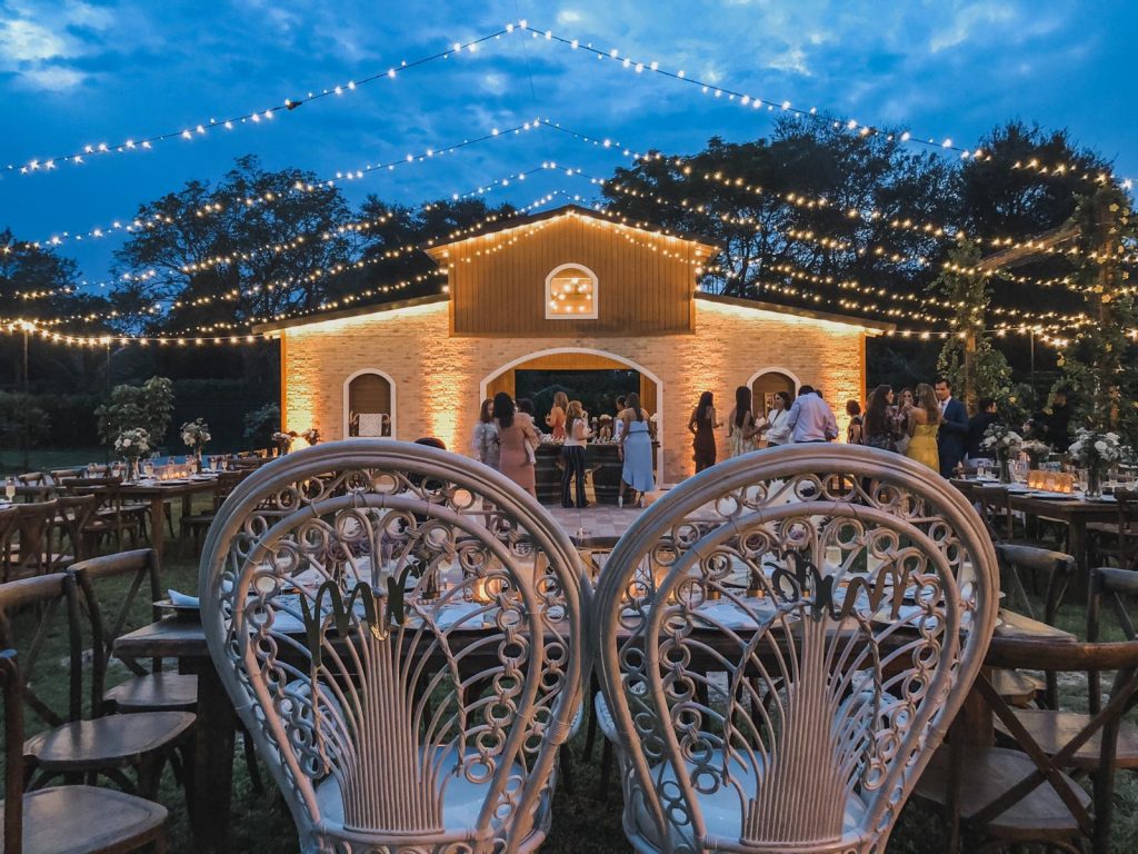 Average cost of hot sale barn wedding venue