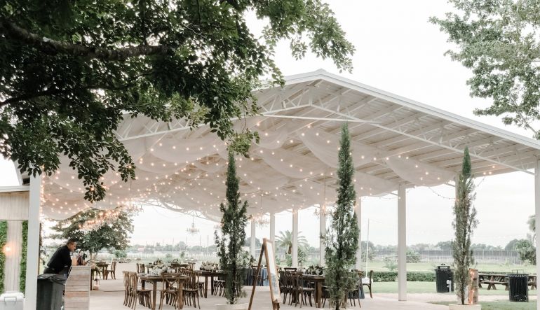 Where should I have my wedding, in a Banquet hall or in a Miami Farm venue?