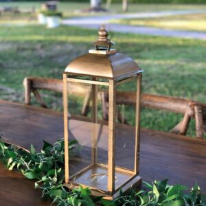Gold-finish lantern for wedding décor