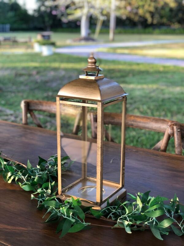 Gold-finish lantern for wedding décor